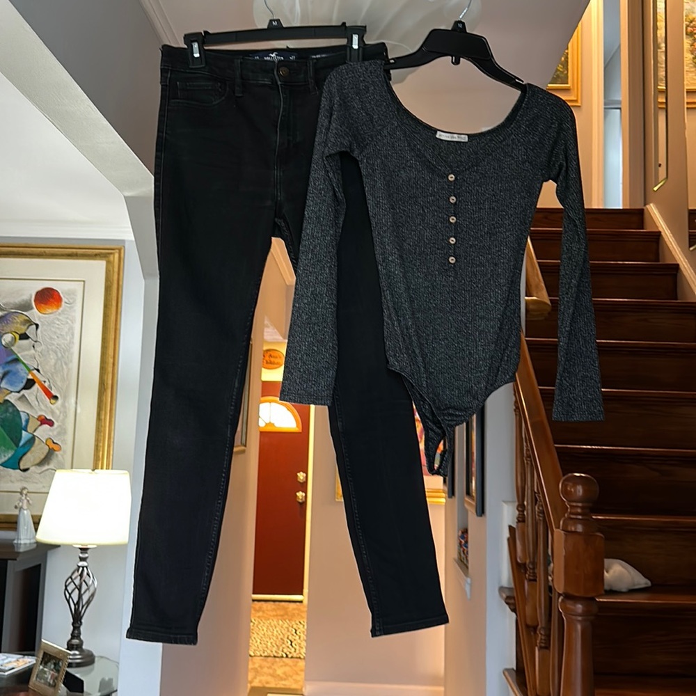 🌺 Hollister High Rise Skinny Jeans Sz 27 with bonus Body Suit Top SzM